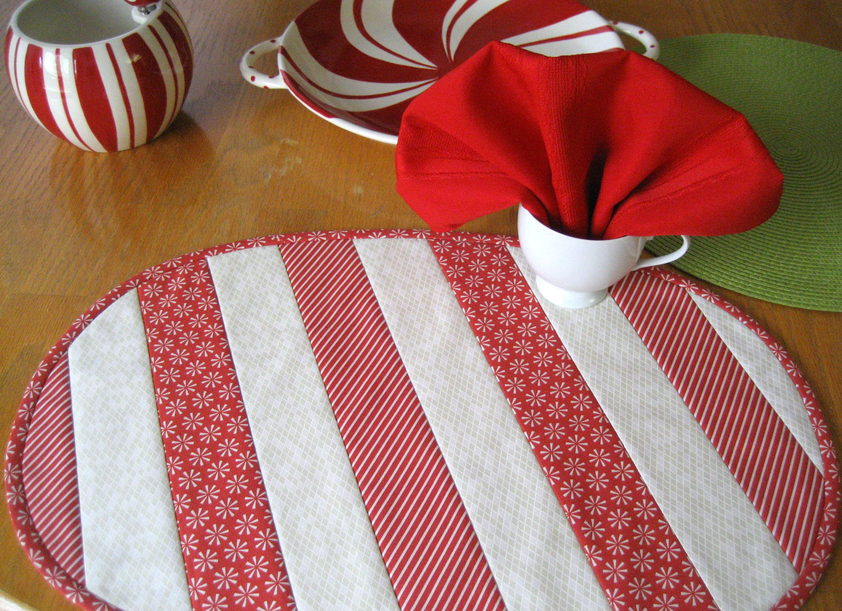 Gifty Placemats...peppermint style! Notions The Connecting Threads